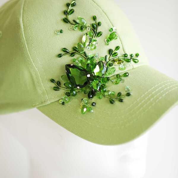 Кепка с вышивкой мини