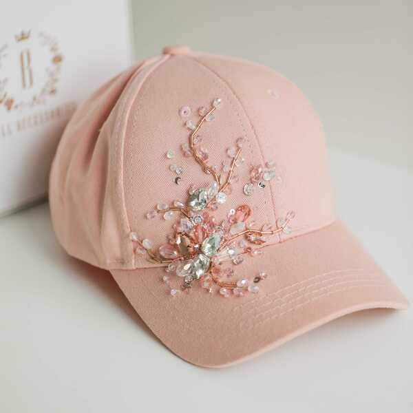 Кепка с вышивкой minimal