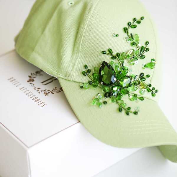 Кепка с вышивкой мини