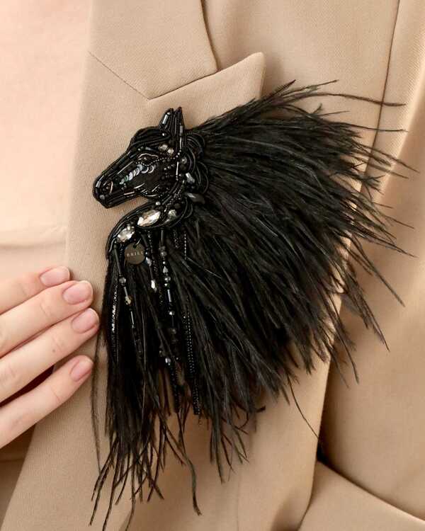 Лошадка Искра с гривой