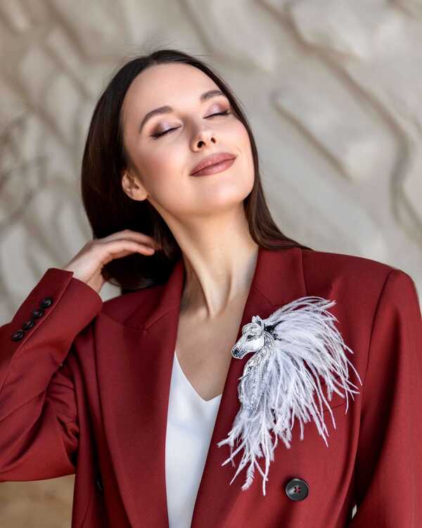 Лошадка Искра с гривой