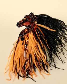 Лошадка Искра с гривой