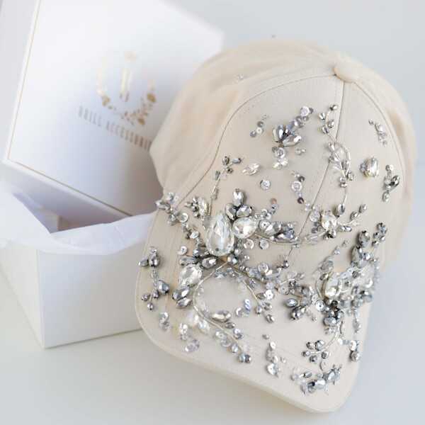 Кепка с вышивкой