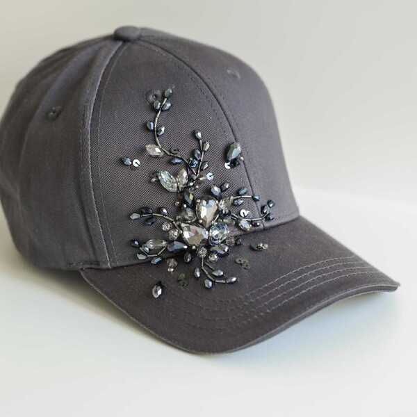 Кепка с вышивкой мини