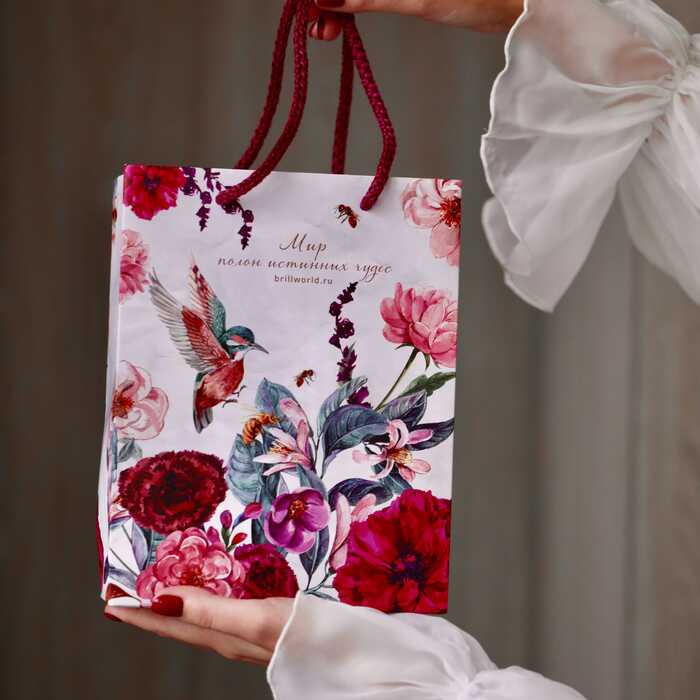 Подарочная коробка и пакет