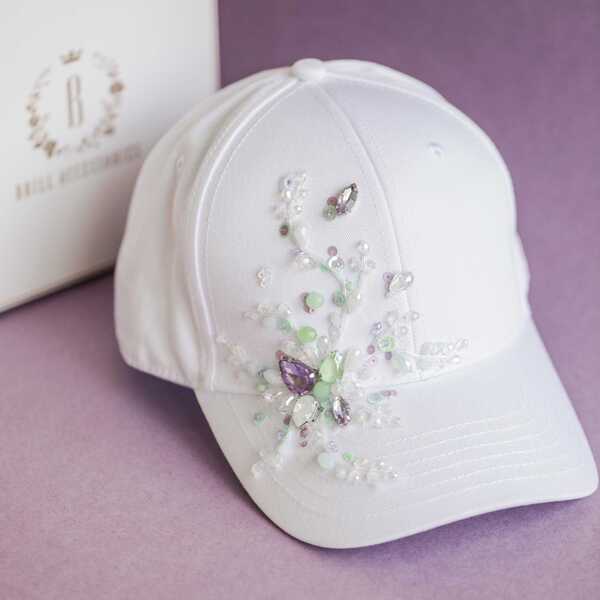 Кепка с вышивкой мини