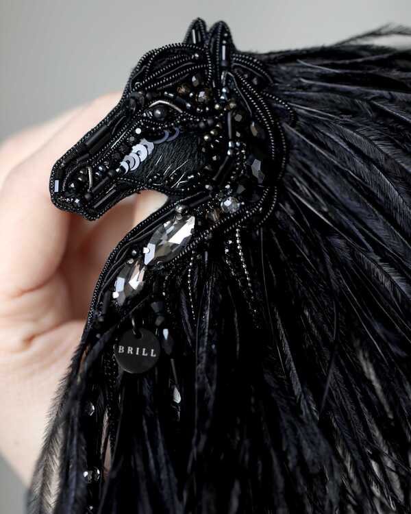 Лошадка Искра с гривой