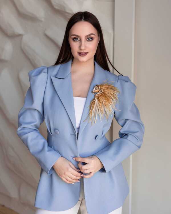 Лошадка Искра с гривой