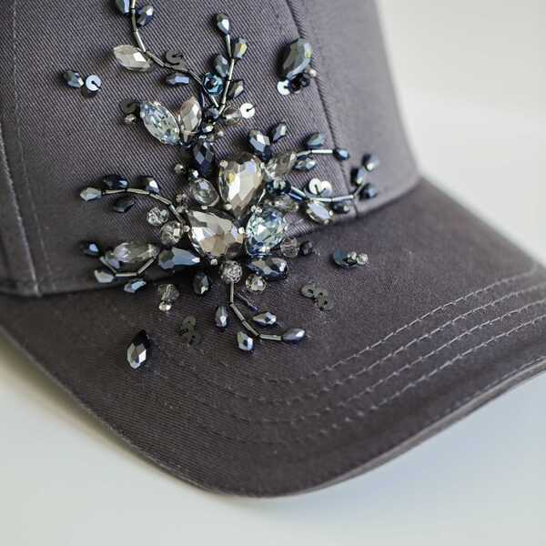 Кепка с вышивкой мини