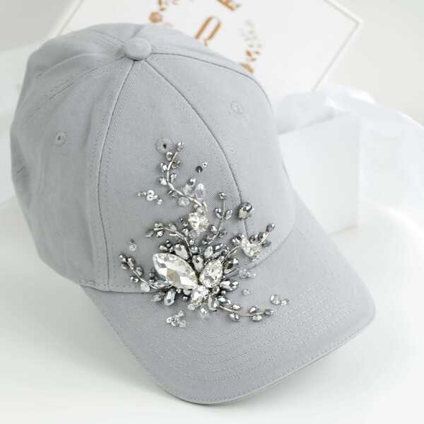 Кепка с вышивкой мини