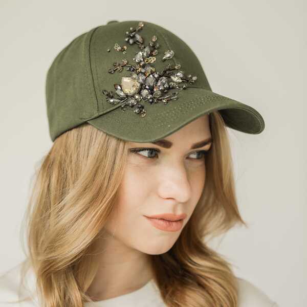 Кепка с вышивкой мини