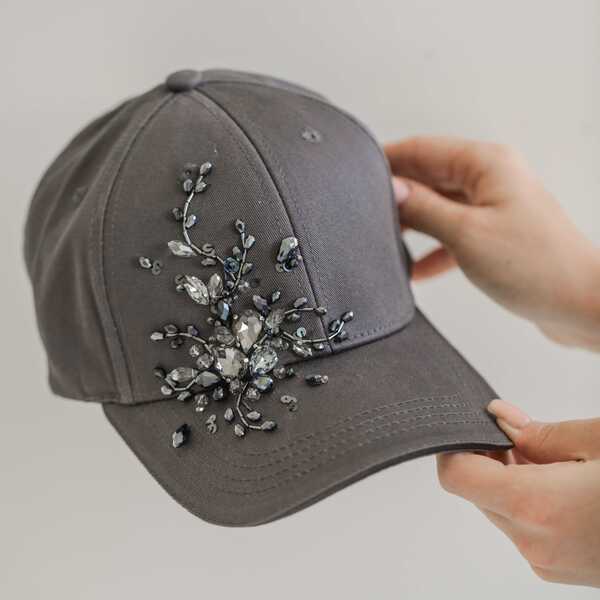 Кепка с вышивкой мини