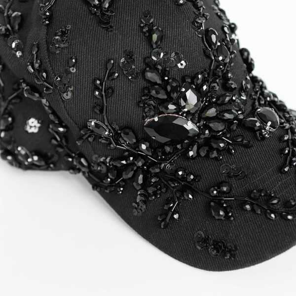 Кепка с массивной вышивкой 