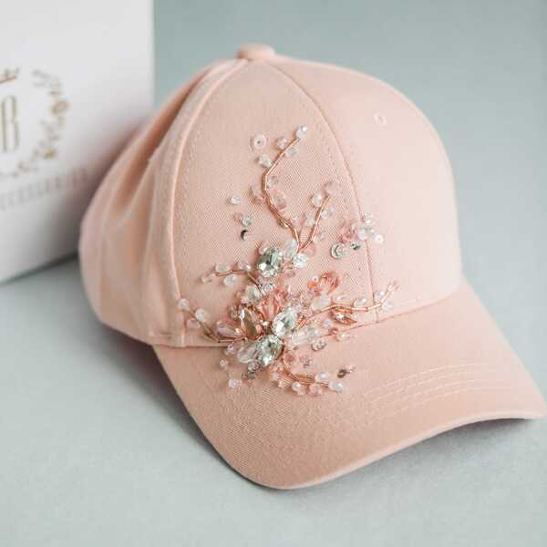 Кепка с вышивкой minimal