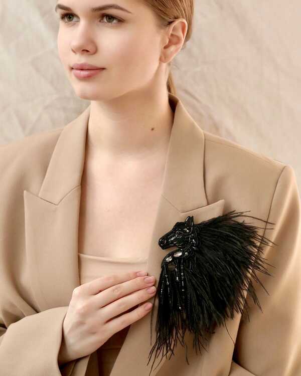 Лошадка Искра с гривой