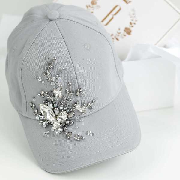 Кепка с вышивкой мини