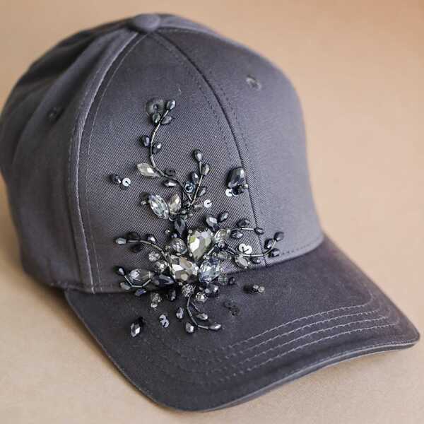 Кепка с вышивкой мини