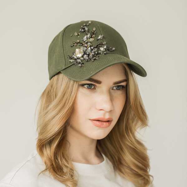 Кепка с вышивкой мини