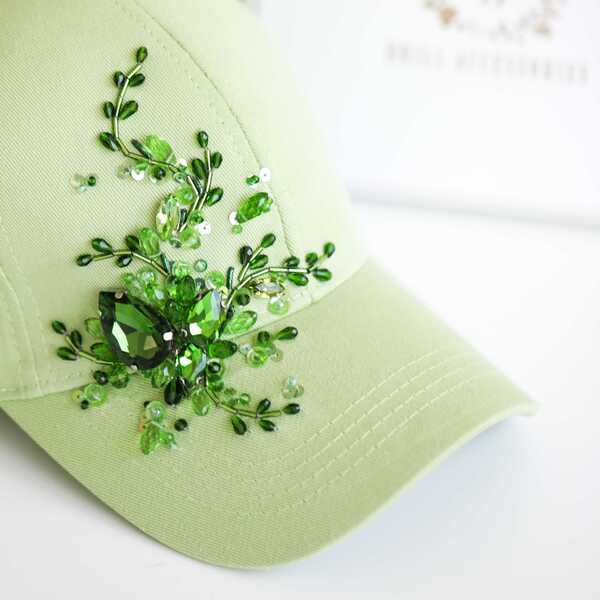 Кепка с вышивкой мини