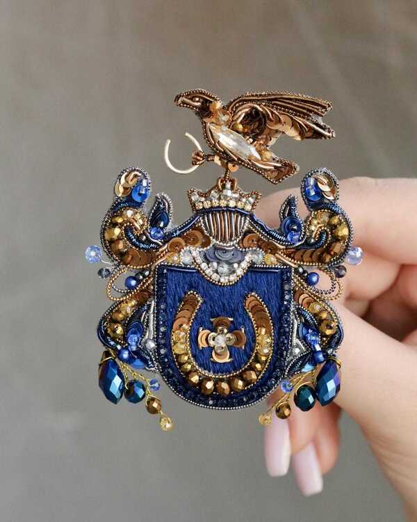 Брошь по фото фамильного герба