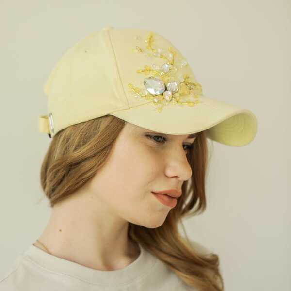 Кепка с вышивкой minimal