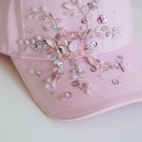 Кепка с вышивкой